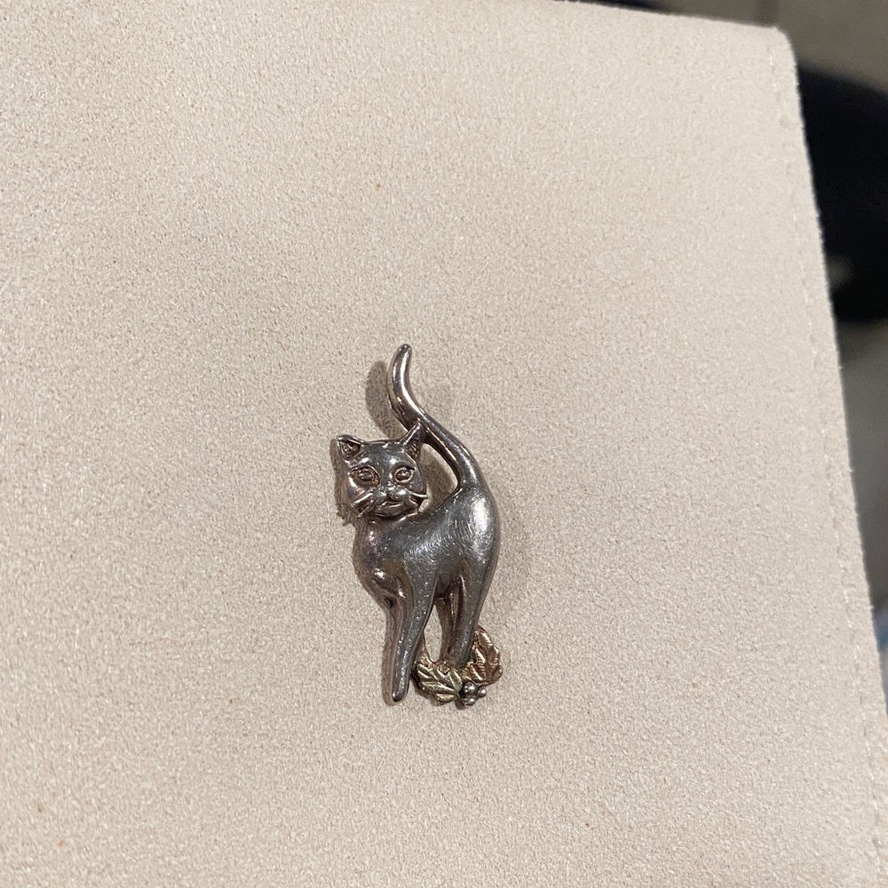 Vintage Black Hills Gold & Sterling Silver Cat Pendant